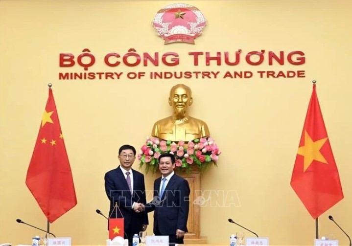 Vietnam, China strengthen economic, trade relations